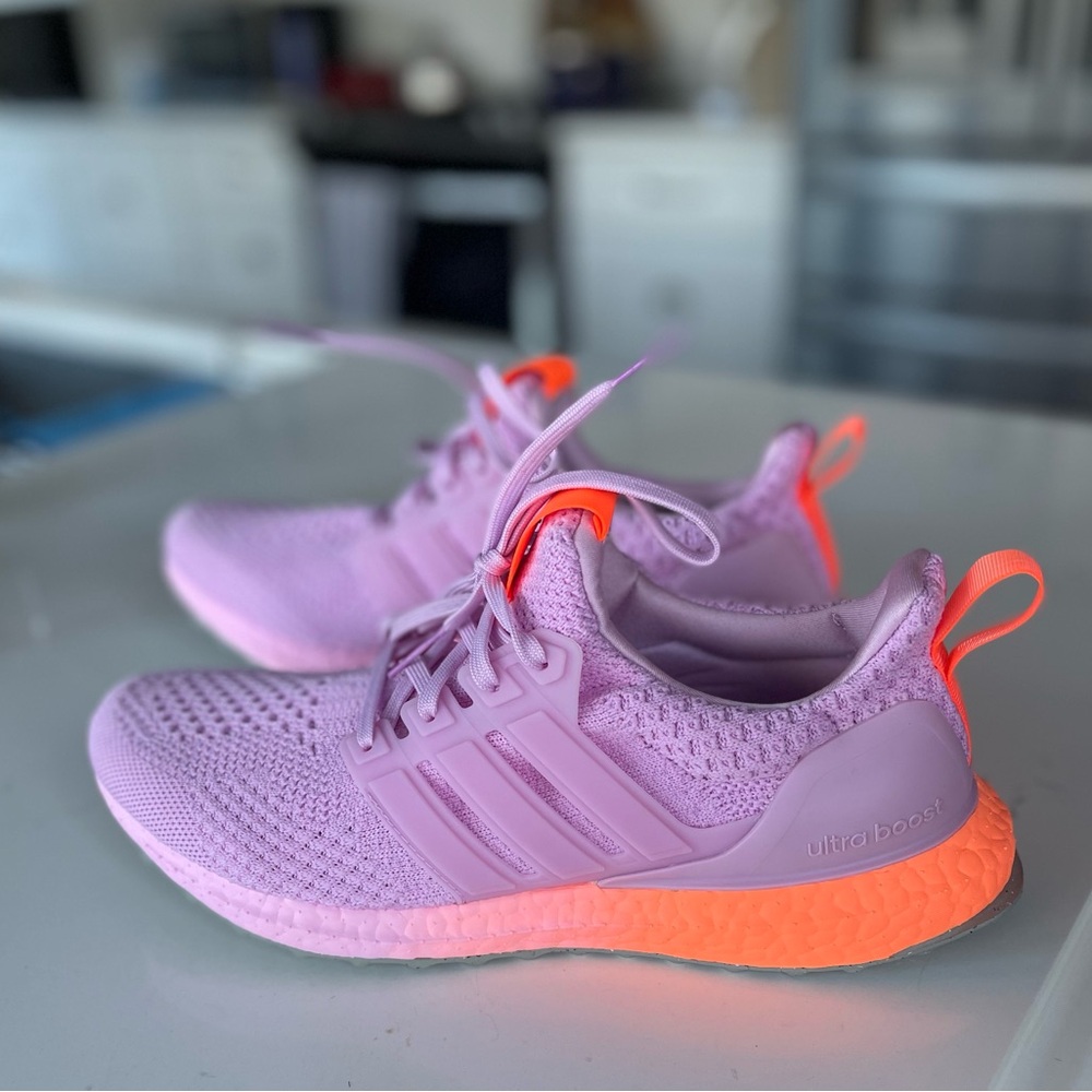 Adidas ULTRABOOST 5.0 DNA Pink & Orange Running Shoes Women’s Size 9 Brand New